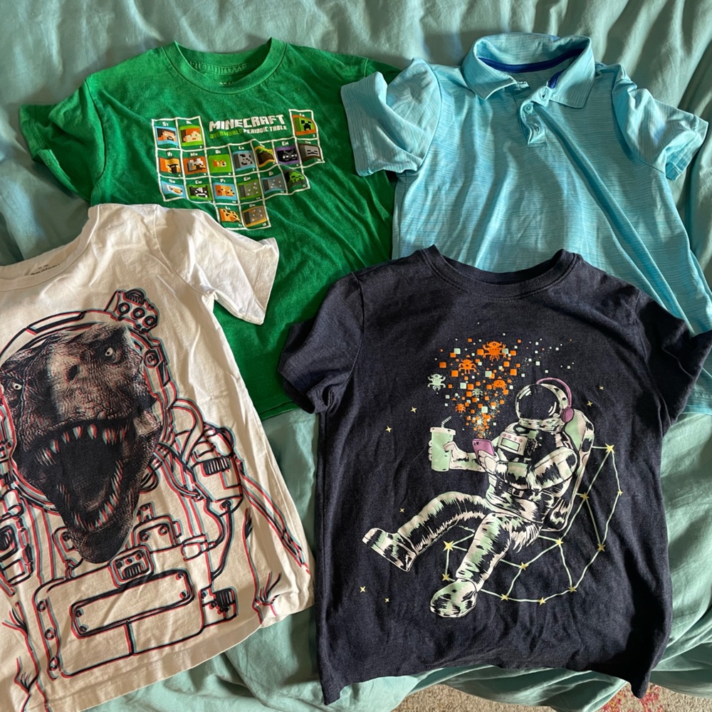 Minecraft and Dinosaur Graphic T-Shirts Bundle (medium / 8)
